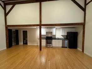 122 Lafayette Road in North Hampton, NH - Foto de edificio - Interior Photo