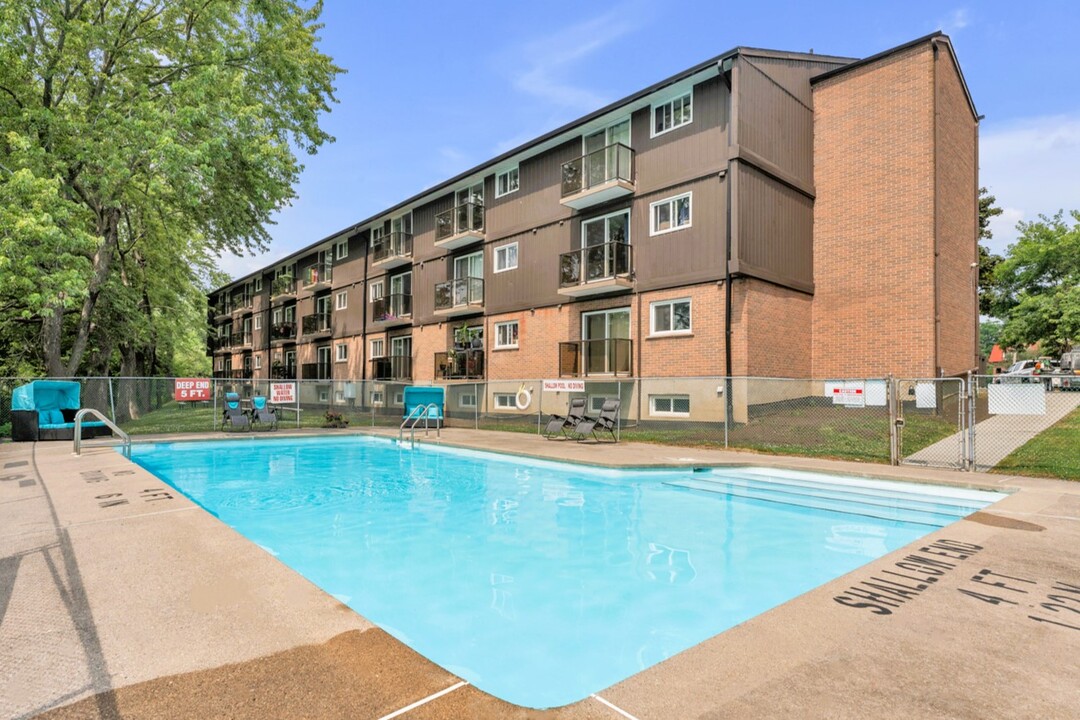 820-820 Castell Rd in Kingston, ON - Building Photo