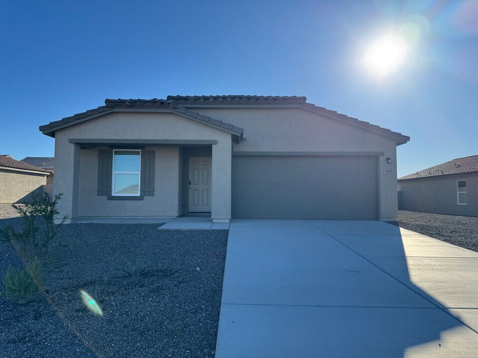 4580 Calle del Media in Fort Mohave, AZ - Building Photo