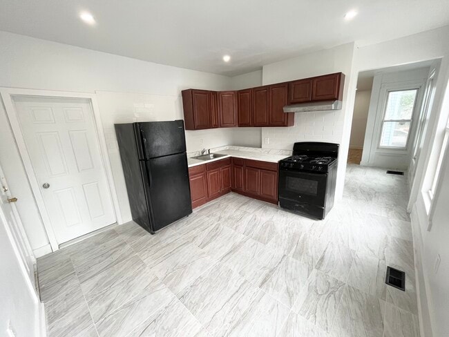 117 Lloyd St, Unit 1