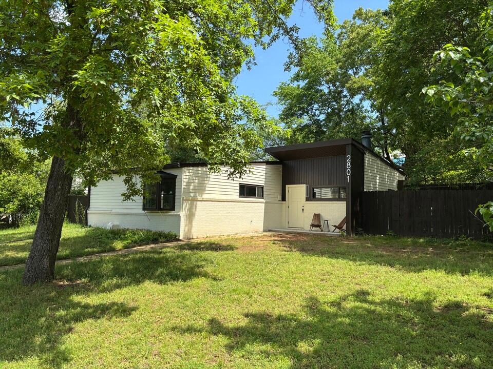 2801 Circlewood Rd in Little Rock, AR - Foto de edificio