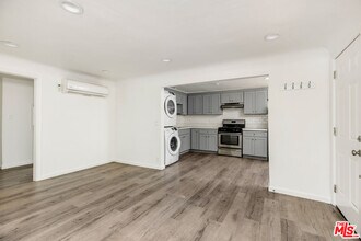 1037 Blake Ave in Los Angeles, CA - Building Photo - Building Photo
