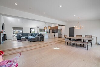 3116 Calle Fresno in Santa Barbara, CA - Foto de edificio - Building Photo