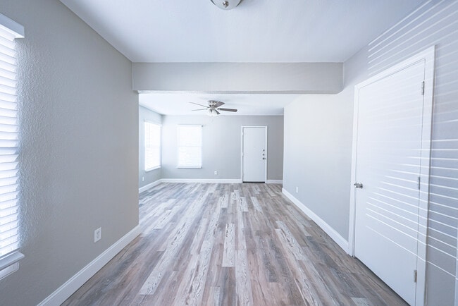 223 SE 13th St, Unit #2 in Grand Prairie, TX - Building Photo - Building Photo