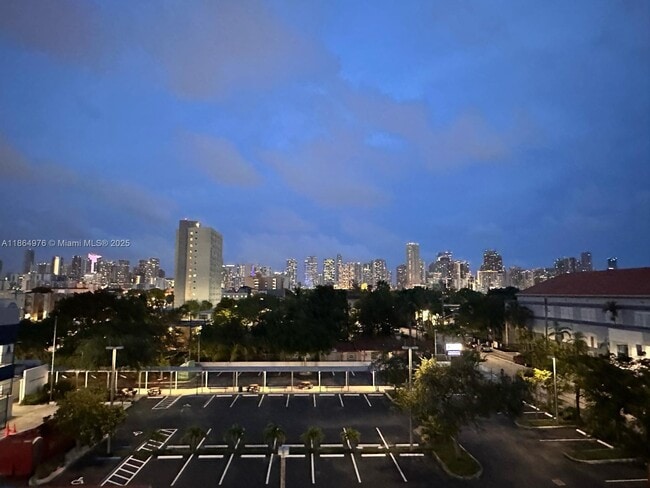 199 SW 12th Ave in Miami, FL - Foto de edificio - Building Photo