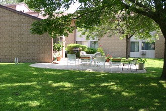Silvercrest Apartments in Silver Lake, WI - Foto de edificio - Building Photo