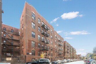 2410 Davidson Ave in Bronx, NY - Foto de edificio - Building Photo