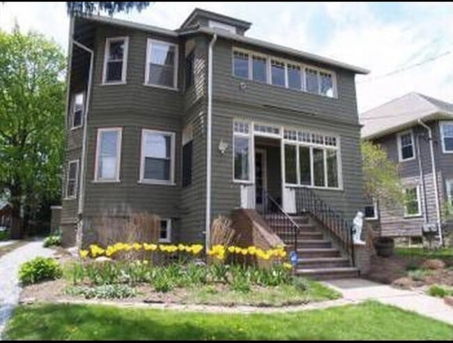 52 Clement Ave, Unit 1