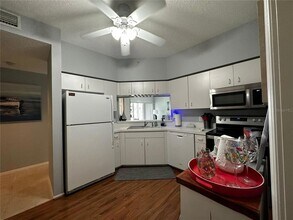5515 Fair Oaks St in Bradenton, FL - Foto de edificio - Building Photo