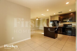 1875 Amber Sweet Cir in Dundee, FL - Foto de edificio - Building Photo