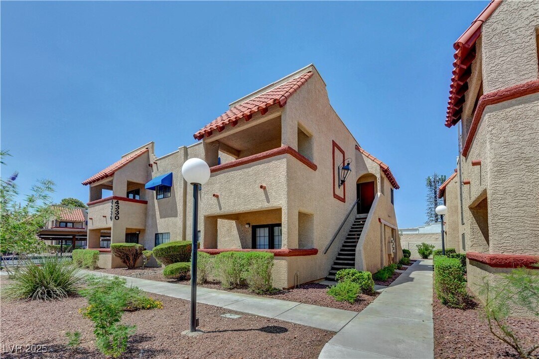 4330 Sanderling Cir in Las Vegas, NV - Building Photo