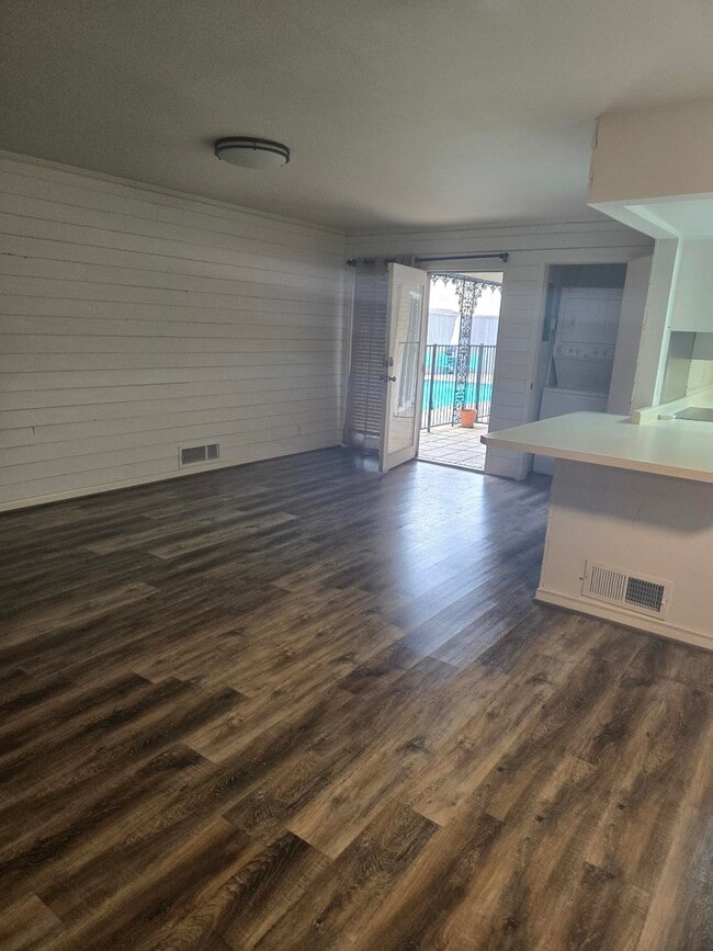 8604 Baltimore Dr, Unit 2 in Dallas, TX - Building Photo - Building Photo