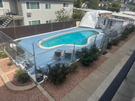 713 E Elder St in Fallbrook, CA - Building Photo