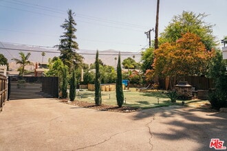 624 W Mariposa St in Altadena, CA - Building Photo - Building Photo