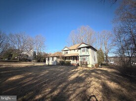 9608 Burke View Ave in Burke, VA - Building Photo