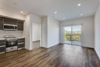 The Fairfax Flats in Los Angeles, CA - Building Photo - Building Photo