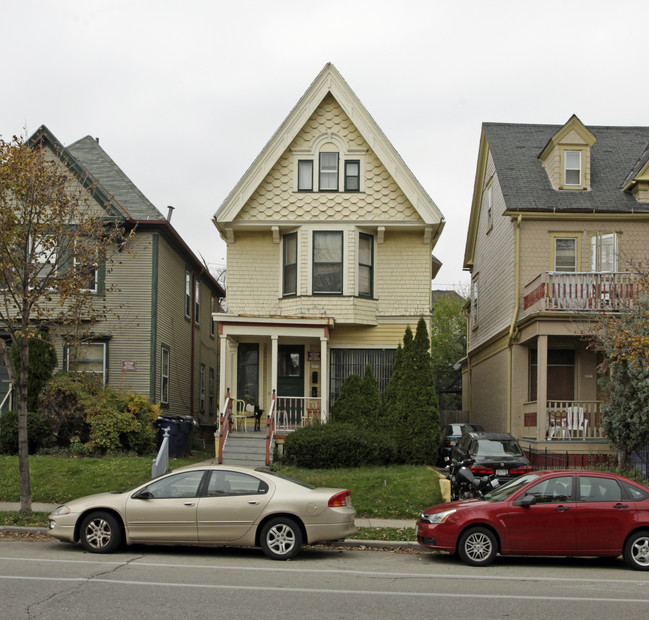 1973 N Farwell Ave in Milwaukee, WI - Building Photo - Building Photo