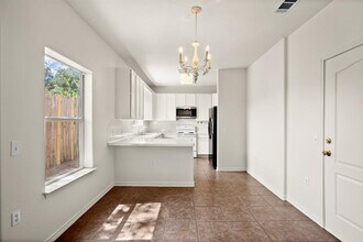 7312 E Ben White Blvd in Austin, TX - Building Photo - Building Photo