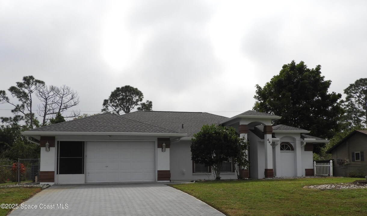 444 Vin Rose Cir SE in Palm Bay, FL - Building Photo