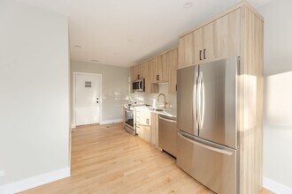 2453 W Logan Blvd, Unit 2457-3 in Chicago, IL - Building Photo - Building Photo