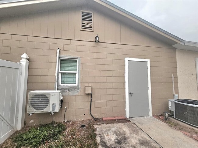 896 Florida Pkwy in Kissimmee, FL - Building Photo - Building Photo