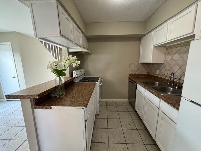 1952 Upland Dr in Houston, TX - Foto de edificio - Building Photo