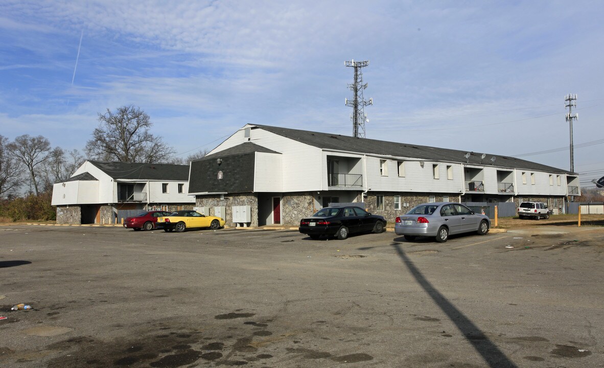 River Village Apartments in Nashville, TN - Foto de edificio