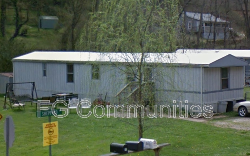 27 Sheppard Park in Clyde, NC - Building Photo