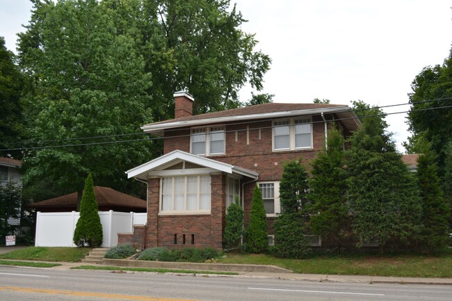 501 E Emerson St in Bloomington, IL - Building Photo - Building Photo