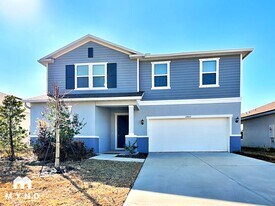 37450 MacKenzie Dr in Zephyrhills, FL - Building Photo