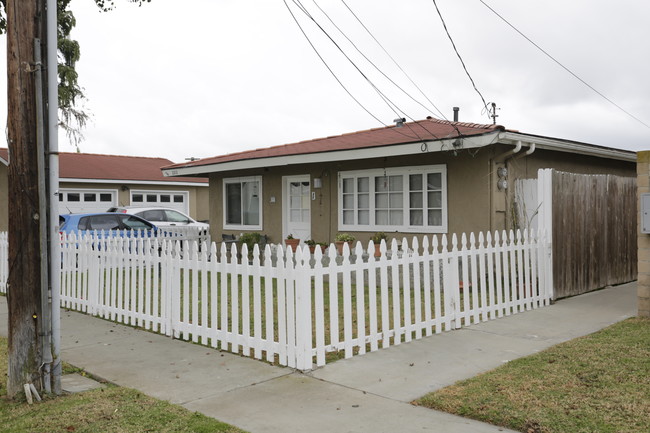 2213 Florida St in Huntington Beach, CA - Building Photo - Building Photo