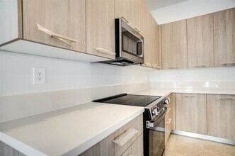 12328 SW 43rd St in Davie, FL - Building Photo - Building Photo