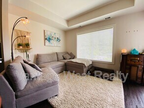 4380 Lakeshore Rd in Kelowna, BC - Building Photo - Building Photo