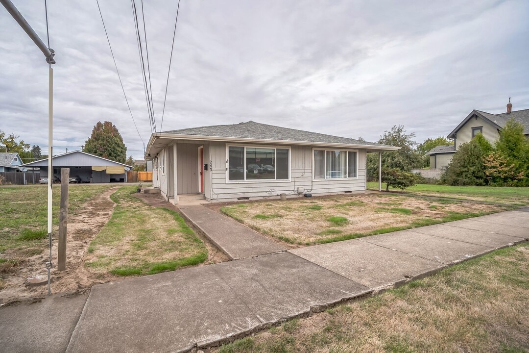 2223 University Ave in Forest Grove, OR - Building Photo