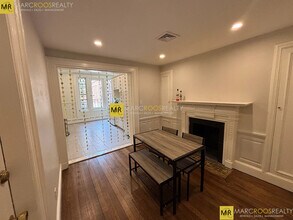 1712 Beacon St, Unit Beacon St in Brookline, MA - Building Photo - Building Photo