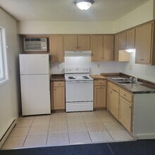 1003 Colonial Dr in Benton Harbor, MI - Building Photo - Building Photo
