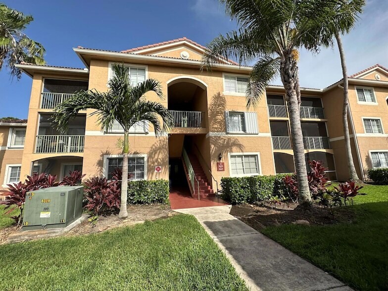 3643 NW Mediterranean Ln, Unit 13103 in Jensen Beach, FL - Building Photo