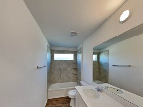 10500 Steinbeck Dr in Austin, TX - Building Photo - Building Photo