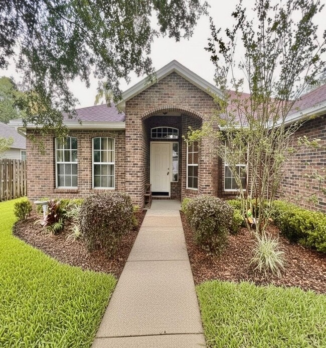 1449 Blue Heron Ln N