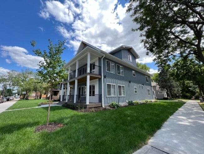 property at 1800 Como Ave SE