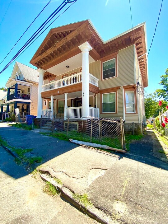 93 Hillside Ave in Waterbury, CT - Building Photo