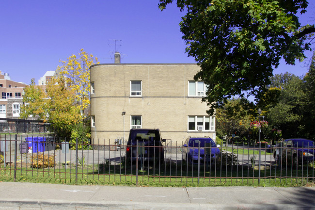 Royal Park Apartments in Brampton, ON - Building Photo - Building Photo