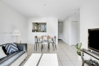 1349 SW 3rd St in Miami, FL - Foto de edificio - Building Photo