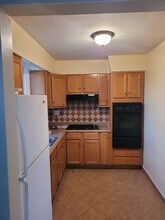 906 E Sedgwick St in Philadelphia, PA - Building Photo - Building Photo