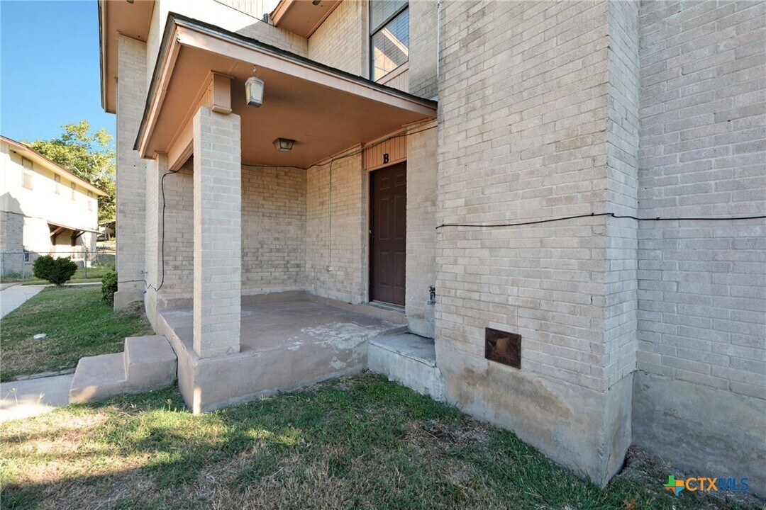 1024 Mission Dr in New Braunfels, TX - Building Photo