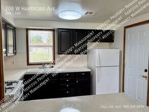 208 W Hartford Ave in Ponca City, OK - Building Photo - Building Photo