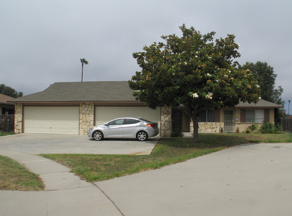 9422-9424 Petit Cir in Ventura, CA - Building Photo