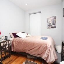 453 Irving Ave in Brooklyn, NY - Building Photo - Interior Photo