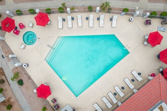 North Mountain Village in Phoenix, AZ - Foto de edificio - Building Photo