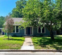 810 Cecelia St in Taylor, TX - Foto de edificio - Building Photo